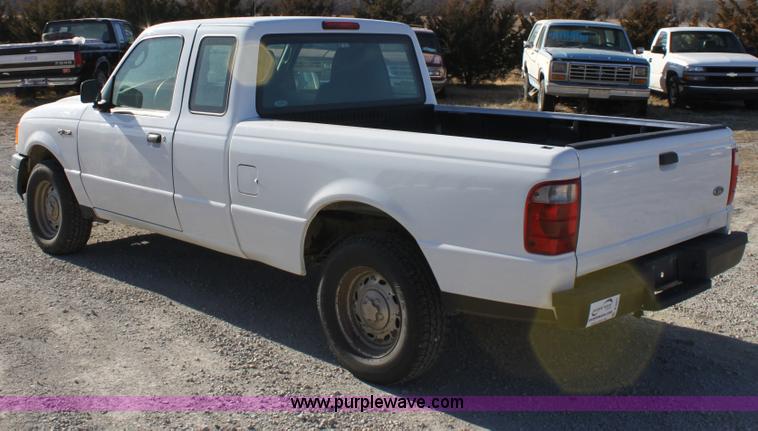 image for item B8851 2004 Ford Ranger Supercab pickup truck