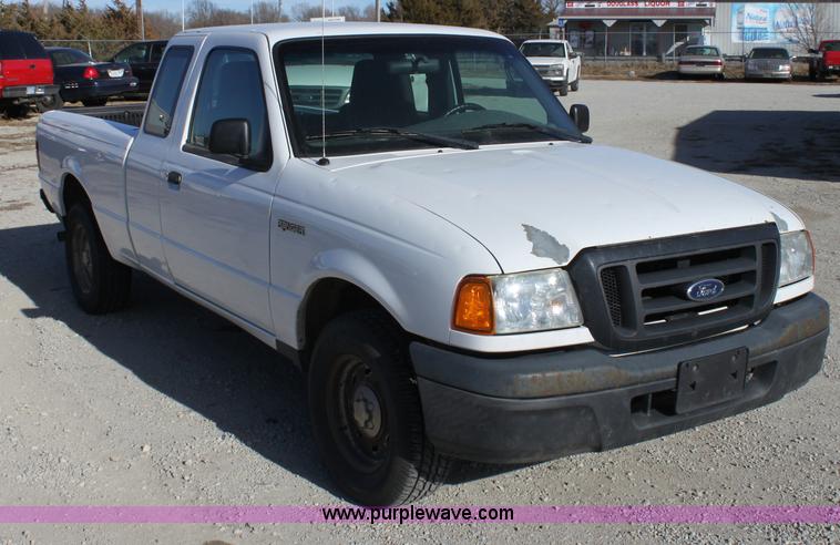 image for item B8851 2004 Ford Ranger Supercab pickup truck