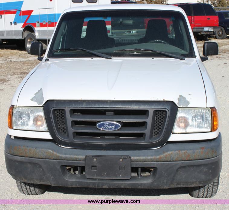image for item B8851 2004 Ford Ranger Supercab pickup truck
