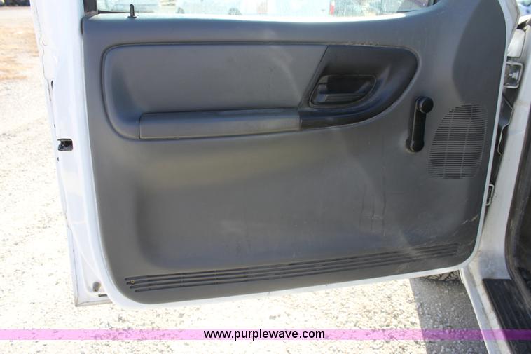 image for item B8851 2004 Ford Ranger Supercab pickup truck