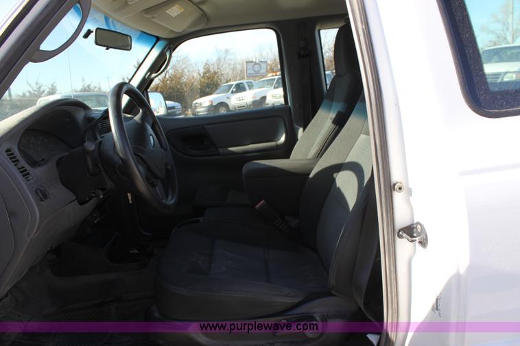 image for item B8851 2004 Ford Ranger Supercab pickup truck