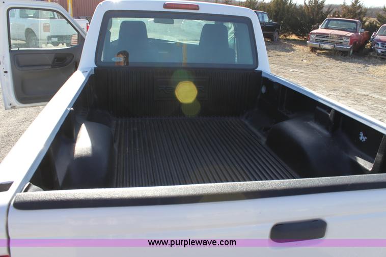image for item B8851 2004 Ford Ranger Supercab pickup truck