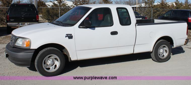 image for item B8852 2002 Ford F150 XL Supercab pickup truck