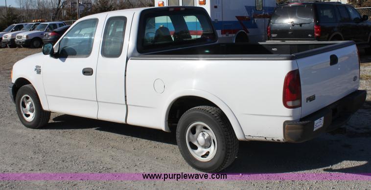 image for item B8852 2002 Ford F150 XL Supercab pickup truck