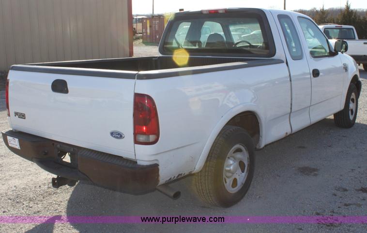 image for item B8852 2002 Ford F150 XL Supercab pickup truck