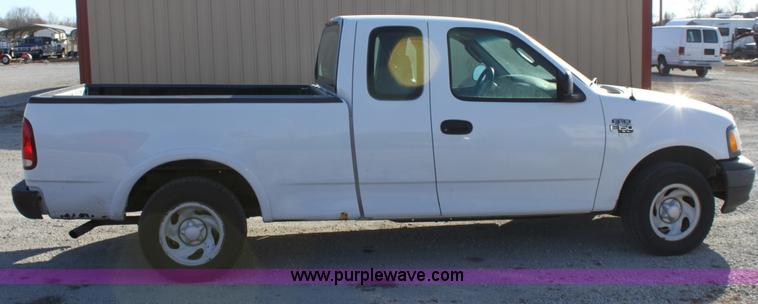 image for item B8852 2002 Ford F150 XL Supercab pickup truck