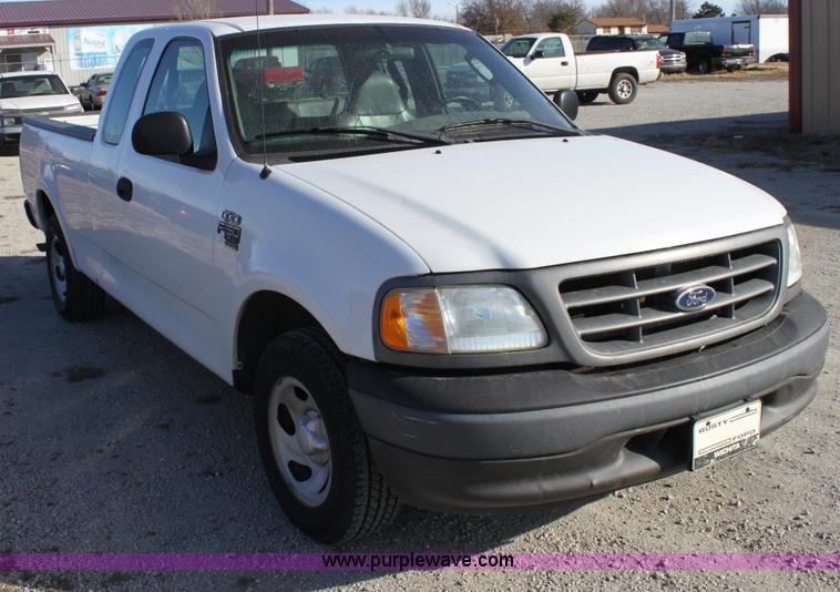 image for item B8852 2002 Ford F150 XL Supercab pickup truck