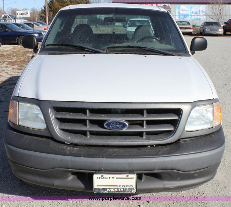 image for item B8852 2002 Ford F150 XL Supercab pickup truck