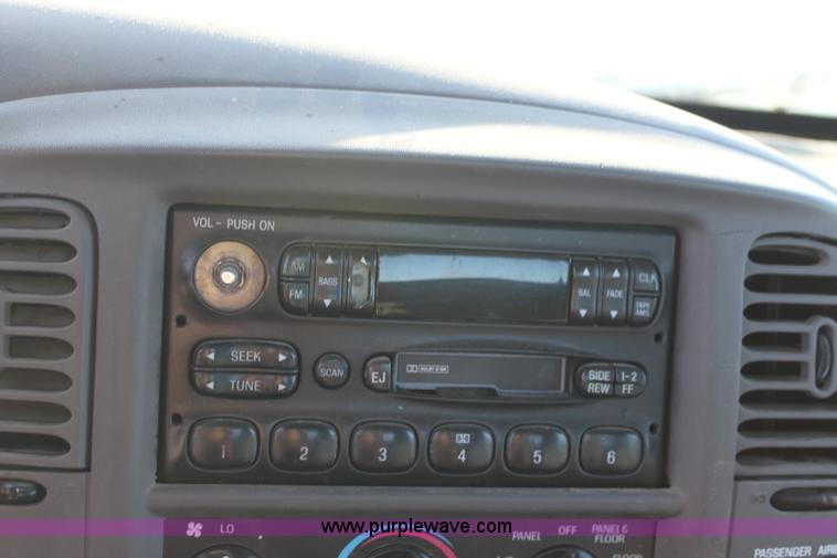 image for item B8852 2002 Ford F150 XL Supercab pickup truck