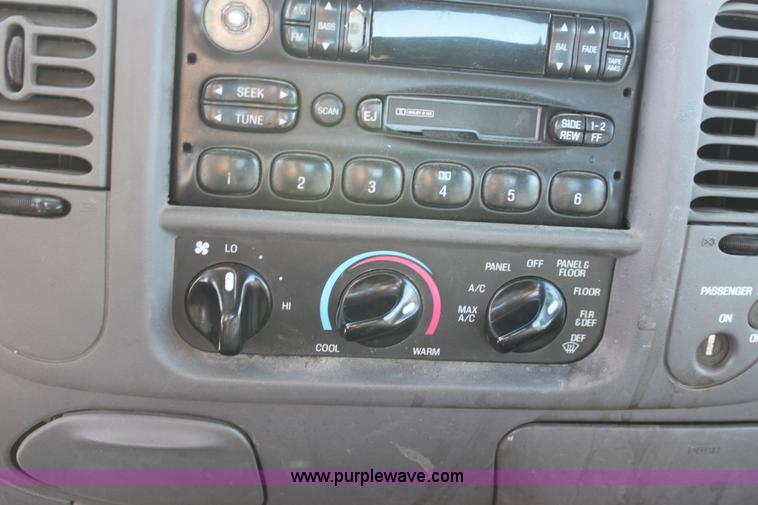 image for item B8852 2002 Ford F150 XL Supercab pickup truck