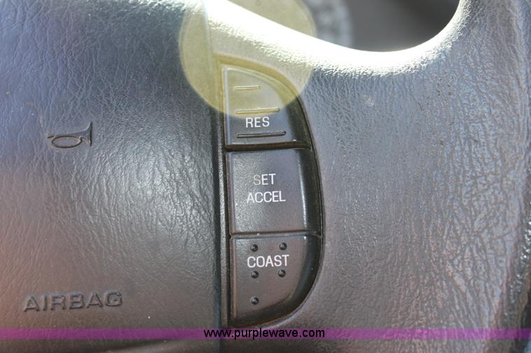 image for item B8852 2002 Ford F150 XL Supercab pickup truck