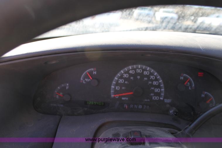 image for item B8852 2002 Ford F150 XL Supercab pickup truck