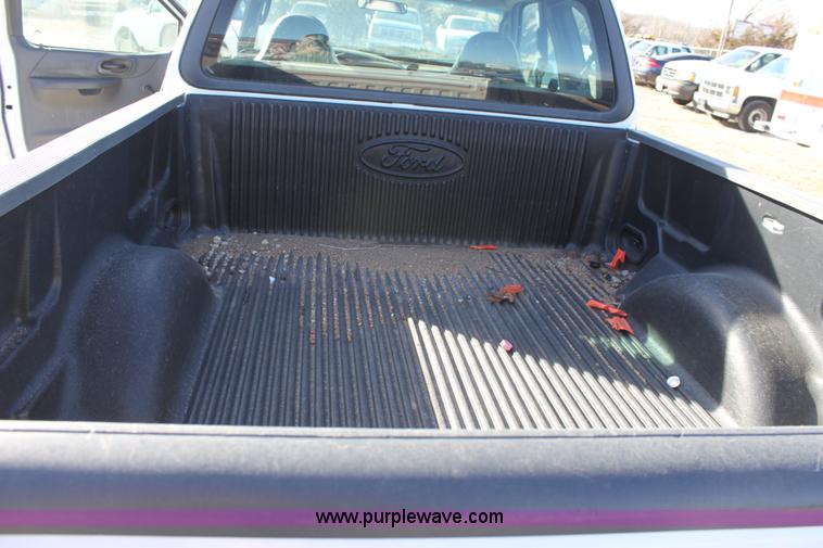 image for item B8852 2002 Ford F150 XL Supercab pickup truck