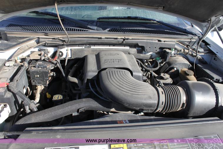 image for item B8852 2002 Ford F150 XL Supercab pickup truck