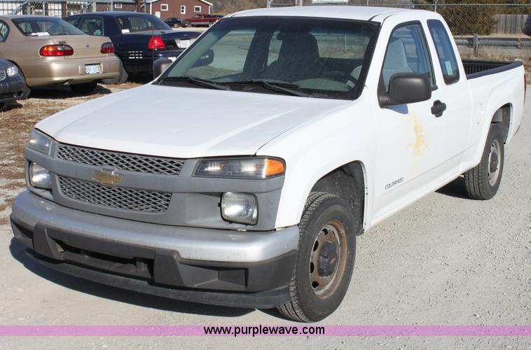 image for item B8853 2005 Chevrolet Colorado extended cab pickup truck