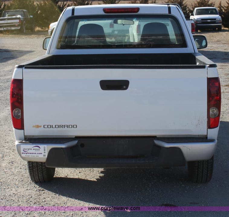 image for item B8853 2005 Chevrolet Colorado extended cab pickup truck