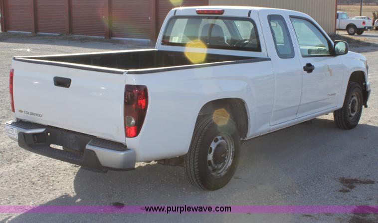 image for item B8853 2005 Chevrolet Colorado extended cab pickup truck