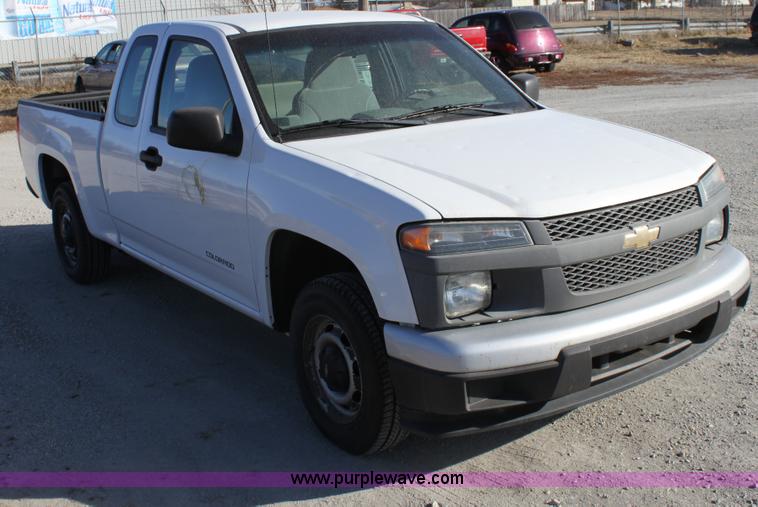image for item B8853 2005 Chevrolet Colorado extended cab pickup truck