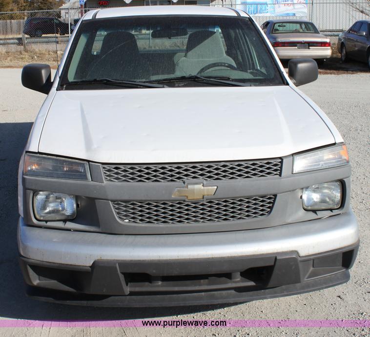 image for item B8853 2005 Chevrolet Colorado extended cab pickup truck