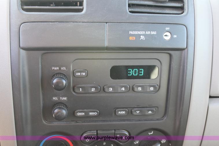 image for item B8853 2005 Chevrolet Colorado extended cab pickup truck