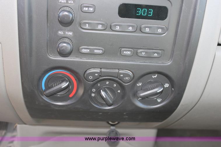 image for item B8853 2005 Chevrolet Colorado extended cab pickup truck