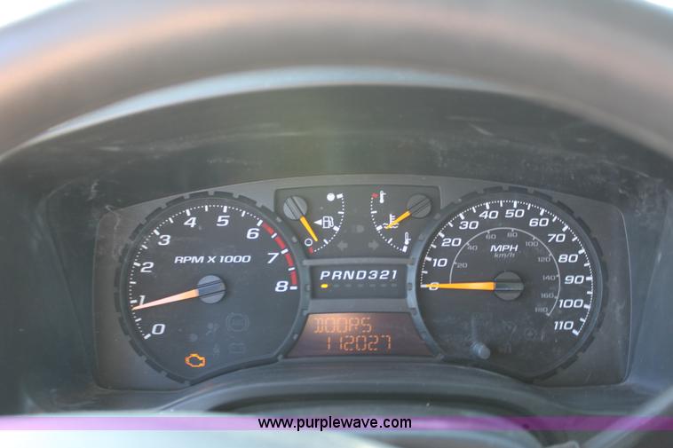 image for item B8853 2005 Chevrolet Colorado extended cab pickup truck