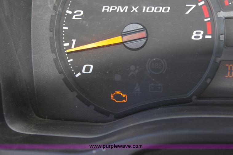 image for item B8853 2005 Chevrolet Colorado extended cab pickup truck