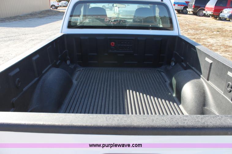 image for item B8853 2005 Chevrolet Colorado extended cab pickup truck