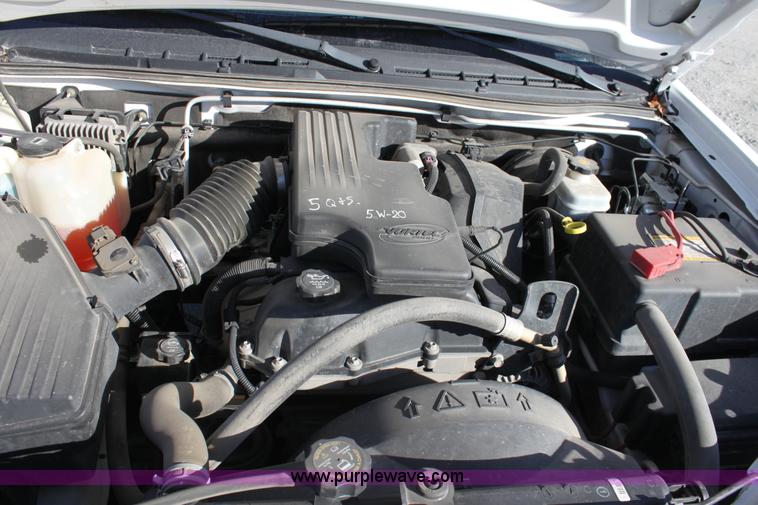 image for item B8853 2005 Chevrolet Colorado extended cab pickup truck