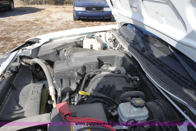 image for item B8853 2005 Chevrolet Colorado extended cab pickup truck