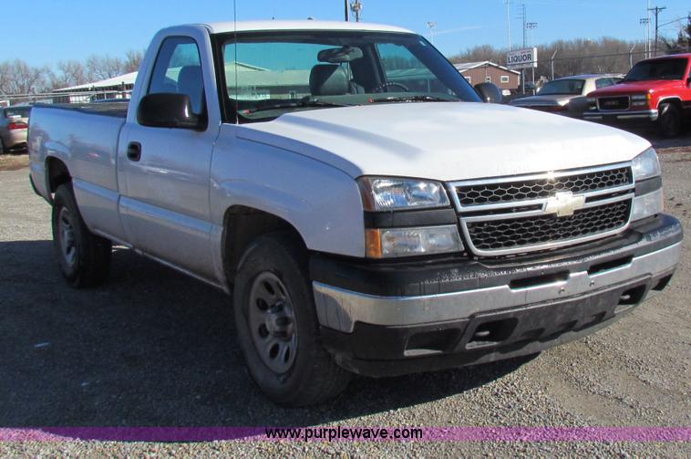 image for item B8854 2006 Chevrolet Silverado 1500 pickup truck