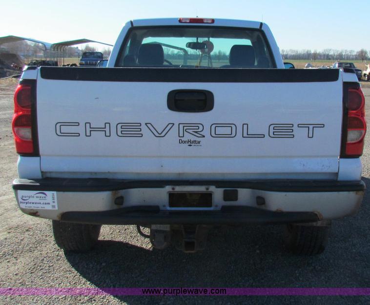 image for item B8854 2006 Chevrolet Silverado 1500 pickup truck