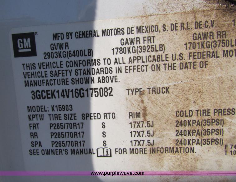 image for item B8854 2006 Chevrolet Silverado 1500 pickup truck