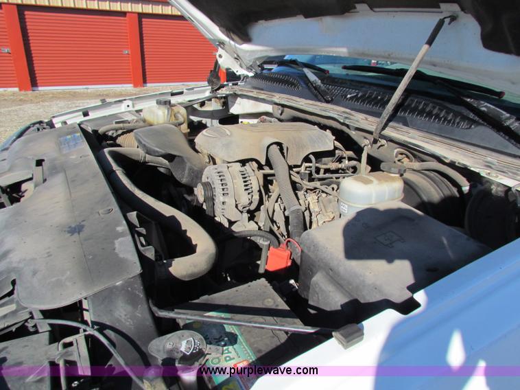 image for item B8854 2006 Chevrolet Silverado 1500 pickup truck