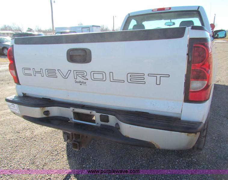 image for item B8854 2006 Chevrolet Silverado 1500 pickup truck