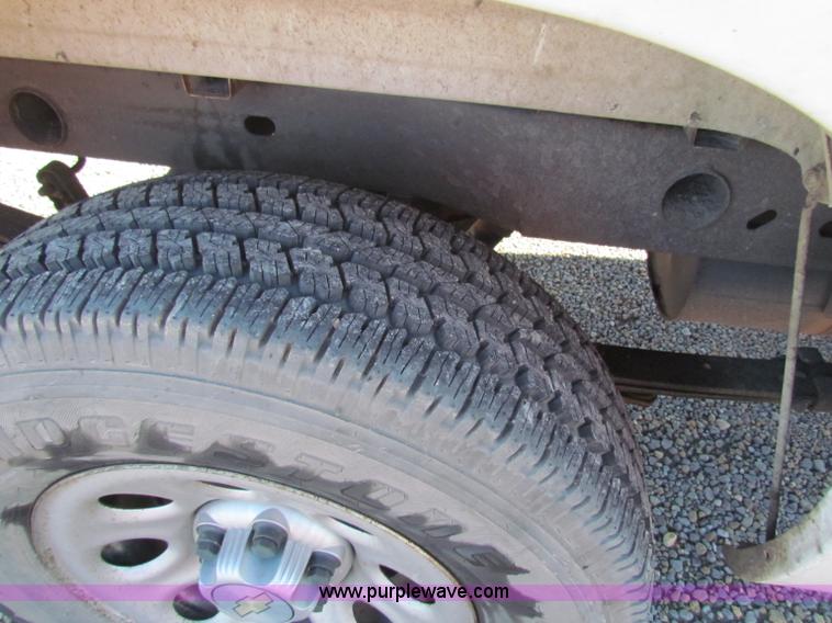 image for item B8854 2006 Chevrolet Silverado 1500 pickup truck