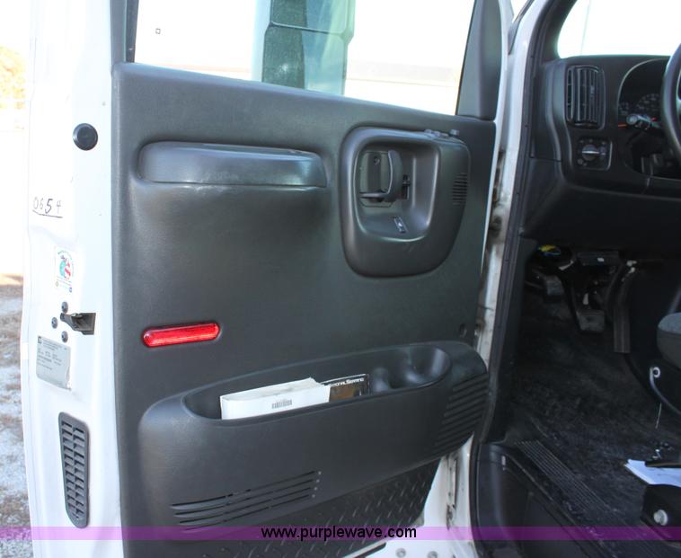 image for item B8855 2008 Chevrolet Kodiak C4500 ambulance