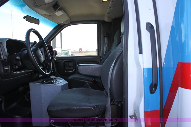 image for item B8855 2008 Chevrolet Kodiak C4500 ambulance