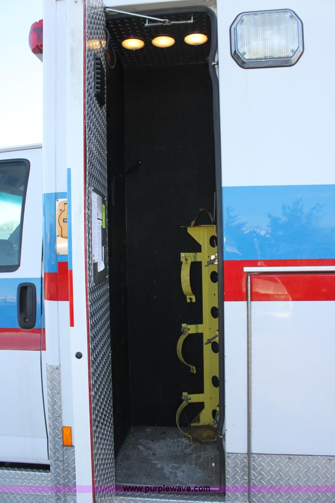 image for item B8855 2008 Chevrolet Kodiak C4500 ambulance