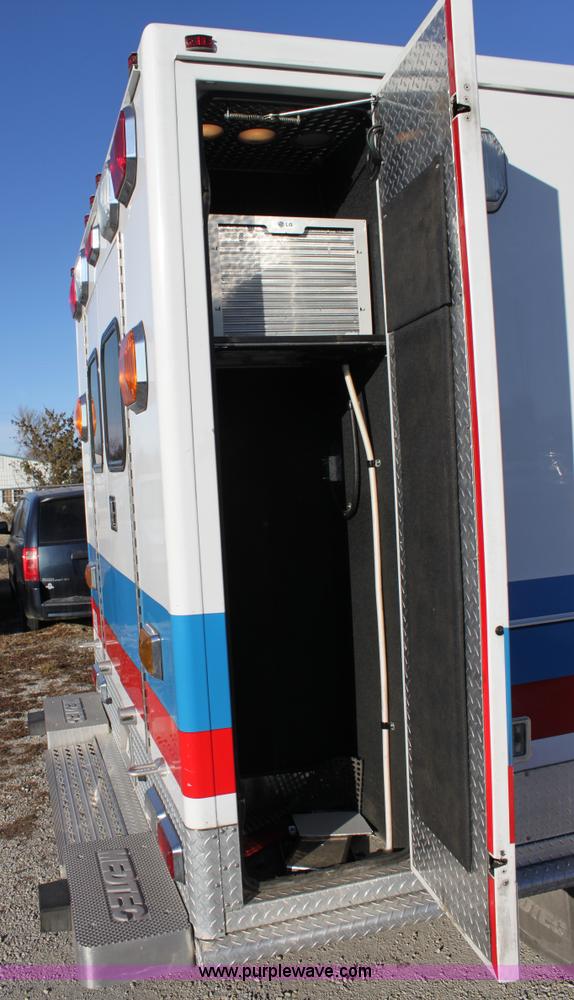 image for item B8855 2008 Chevrolet Kodiak C4500 ambulance