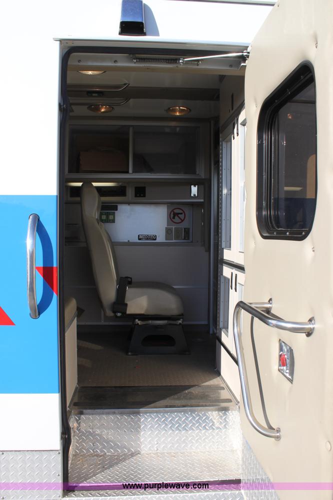 image for item B8855 2008 Chevrolet Kodiak C4500 ambulance