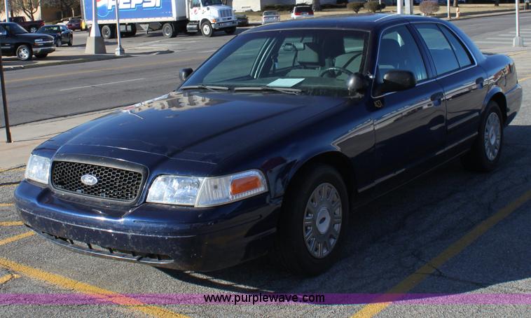 image for item B8908 2004 Ford Crown Victoria Police Interceptor