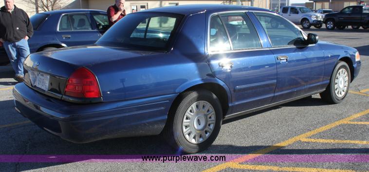 image for item B8908 2004 Ford Crown Victoria Police Interceptor