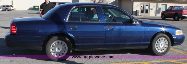 image for item B8908 2004 Ford Crown Victoria Police Interceptor