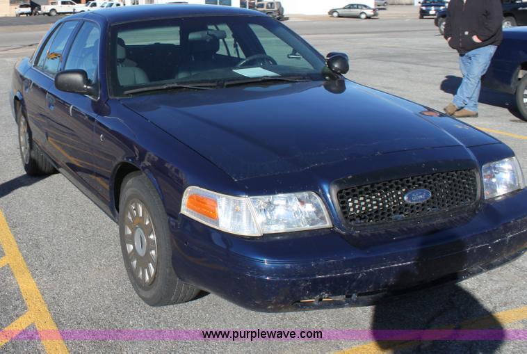 image for item B8908 2004 Ford Crown Victoria Police Interceptor