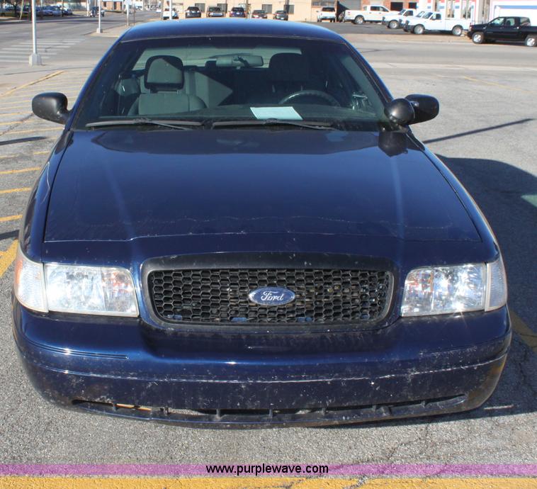 image for item B8908 2004 Ford Crown Victoria Police Interceptor