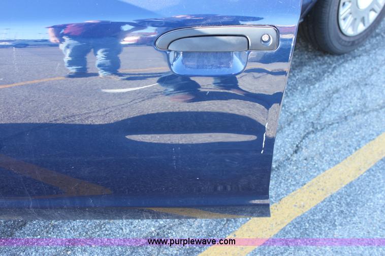 image for item B8908 2004 Ford Crown Victoria Police Interceptor