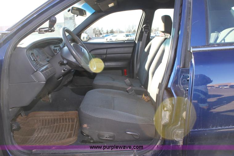 image for item B8908 2004 Ford Crown Victoria Police Interceptor