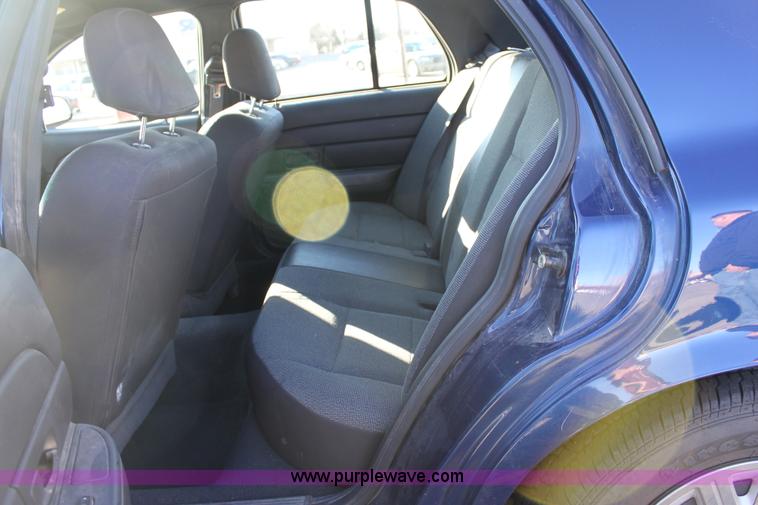 image for item B8908 2004 Ford Crown Victoria Police Interceptor