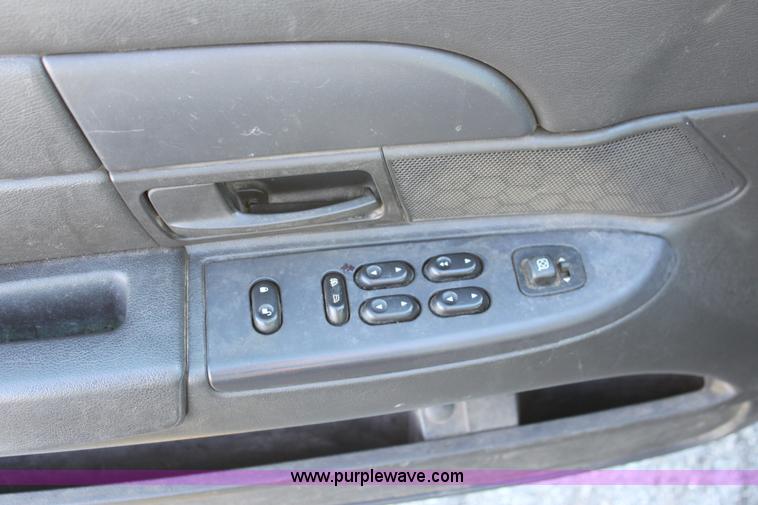 image for item B8908 2004 Ford Crown Victoria Police Interceptor